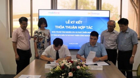 Trung tâm R&D MobiFone ký kết thỏa thuận hợp tác với BK-Holdings